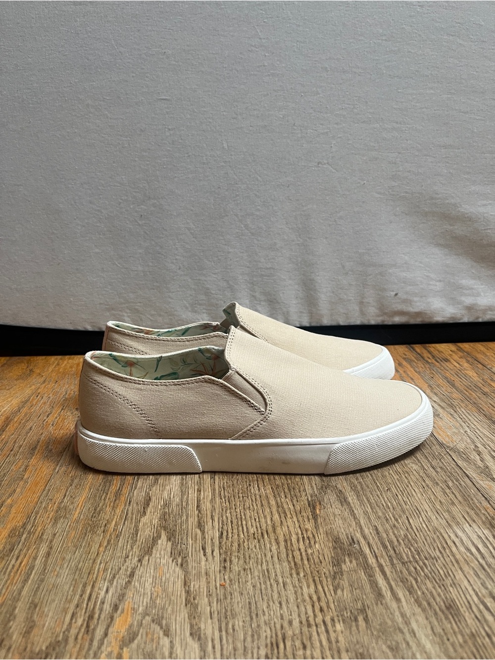 NWT Vionic Groove Slip-On Canvas Sneaker Semolina Beige Size 8 - Picture 3 of 9